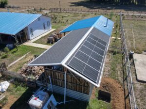 Instalación de paneles solares fotovoltaicos en vivienda rural sector Mune Alto Pitrufquén