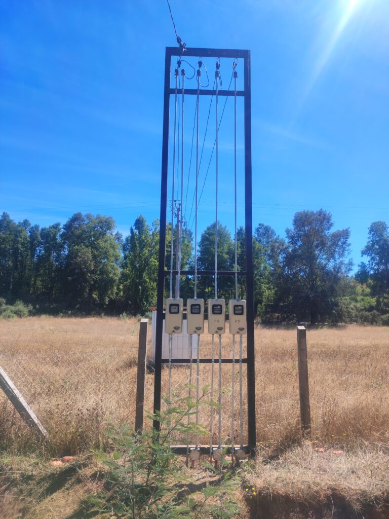 Empalmes eléctricos múltiples instalados para viviendas rurales en La Aracanía y Los Ríos