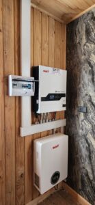 Instalación de paneles solares fotovoltaicos en vivienda rural sector Mune Alto Pitrufquén