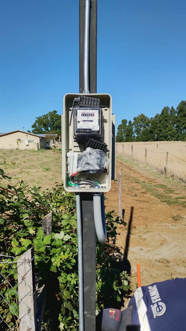 Empalme monofásico subterráneo instalado en sector Tralcao, comuna de Mariquina